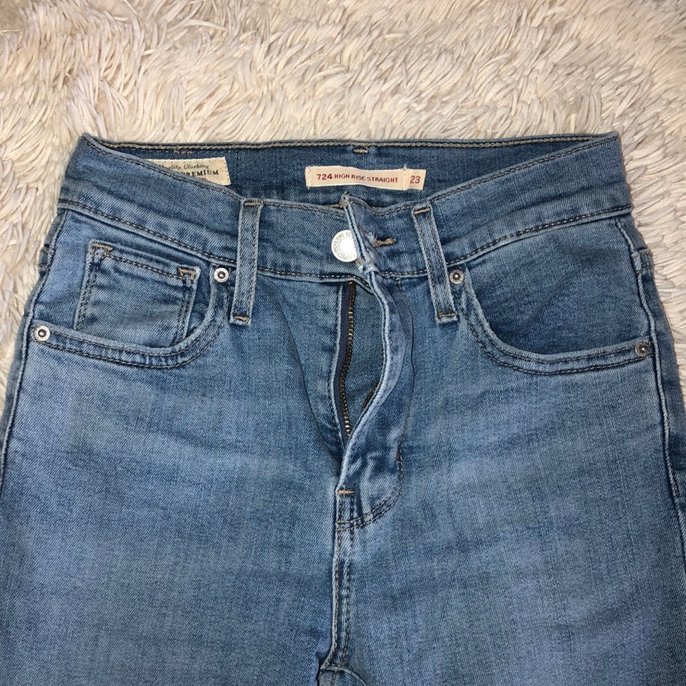SOLD Levi’s 724 Jeans
